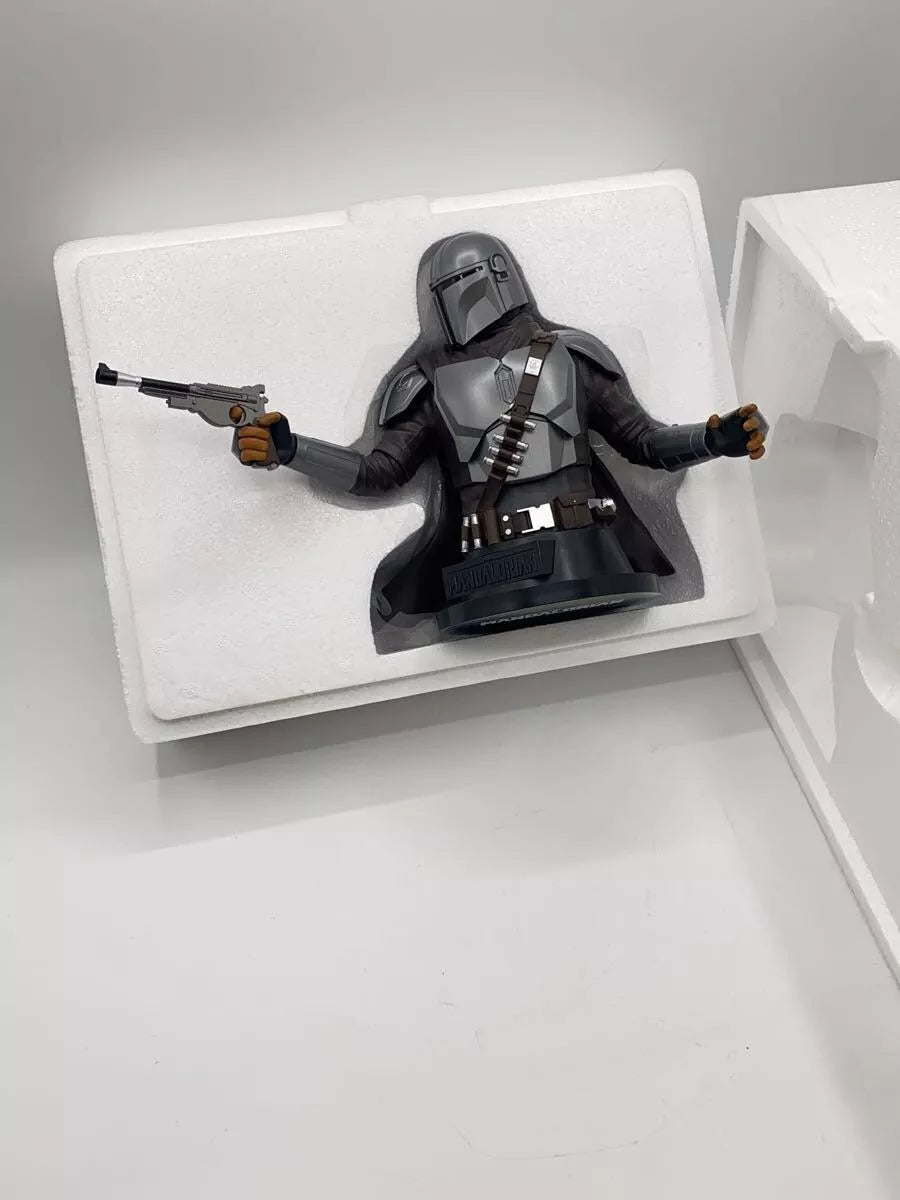 The Mandalorian Bust Up Statue - Star Wars A Prize (Sunny Side Up)