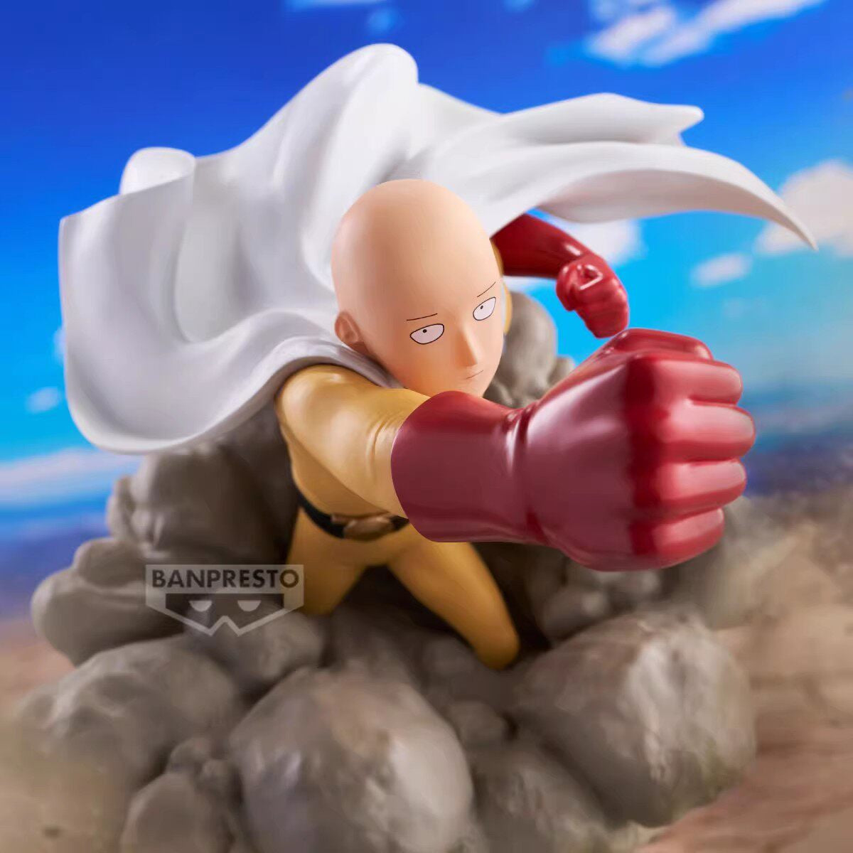 Banpresto One Punch Man Saitama Flying Punch Figure