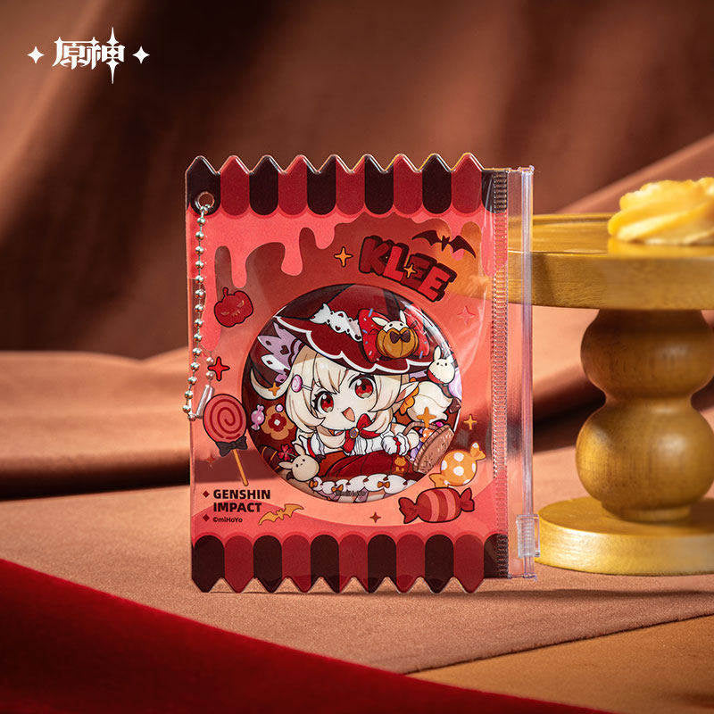 Klee badge and red decorated protective sleeve display