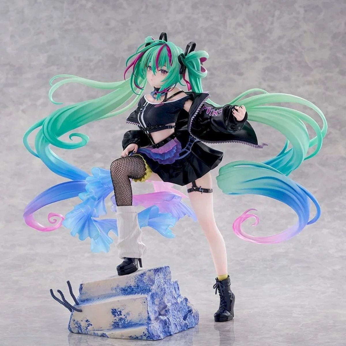 SEGA FIGURIZMα Hatsune Miku Punk! full front view