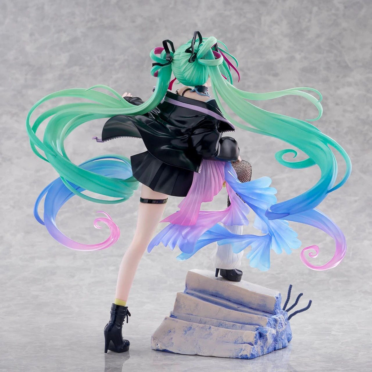 SEGA FIGURIZMα Hatsune Miku Punk! rear view