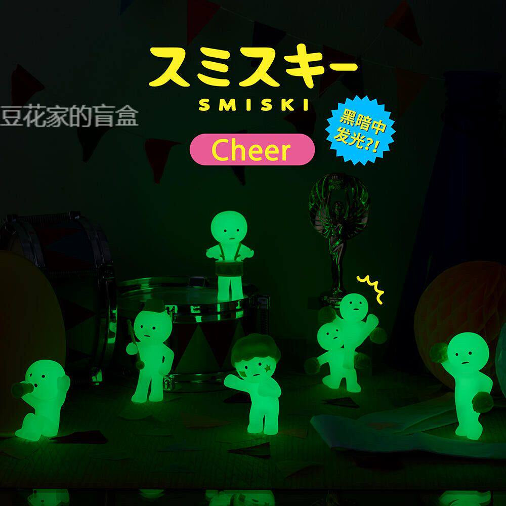 SMISKI Cheer figures glowing in the dark